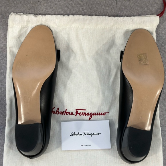 Salvatore Ferragamo Vara Icon Leather Bow Pumps Size 6 / 36 EU - Like New - Picture 2 of 4